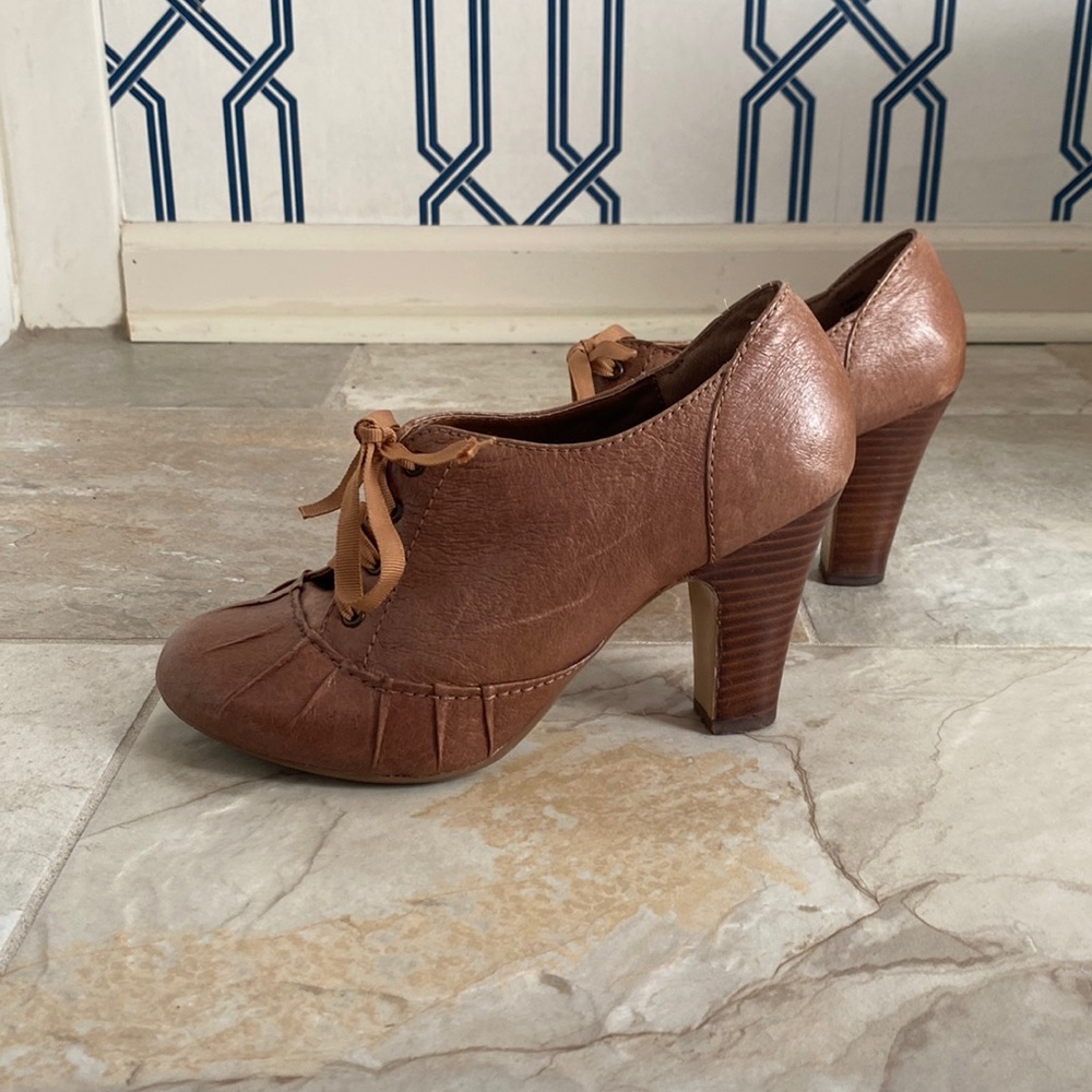 Steve Madden lace-up booties, size 9m, 3.5 in heel